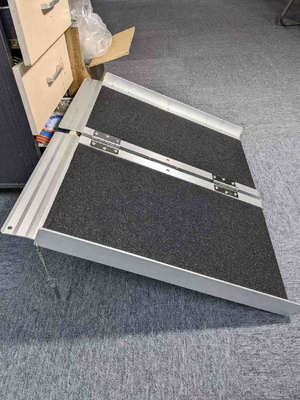 600 lbs Ladekapazität Aluminiumlegierung Rollstuhlrampe für eine verbesserte Zugänglichkeit