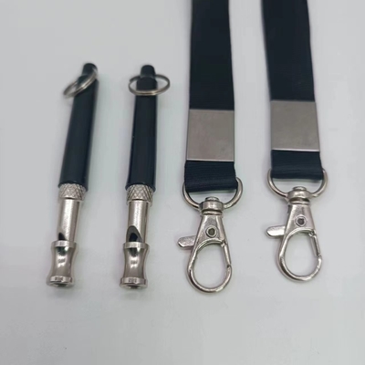 Suchen Sie nach einer Hundepfeife, um das Bellen zu stoppen. Schauen Sie sich das Design des schwarzen Stifthalters an.