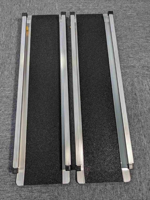 Leichtgewicht Rollstuhl-Rampe Schiebefeste Aluminium-Rampe für das Zuhause Ladefähigkeit 600lbs