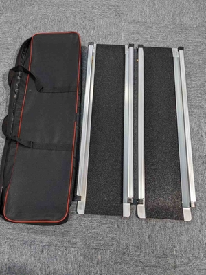 Einkaufszentrum Aluminiumlegierungsrampe mit rutschfeste Oberfläche Teppich Handicap Heimtreppe