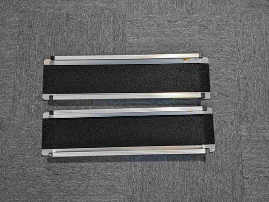 Einkaufszentrum Aluminiumlegierungsrampe mit rutschfeste Oberfläche Teppich Handicap Heimtreppe