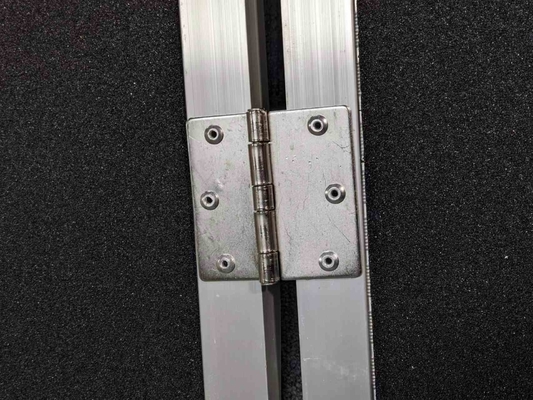 Einkaufszentrum Aluminiumlegierungsrampe mit rutschfeste Oberfläche Teppich Handicap Heimtreppe