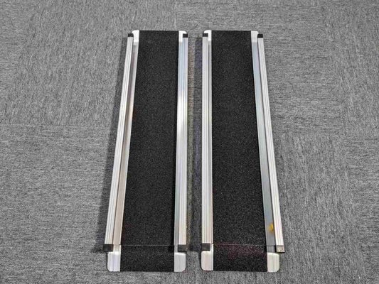 Zeitgenössischer Design-Stil Portable Klapp-Rollstuhl-Ramp mit Aluminium-Material