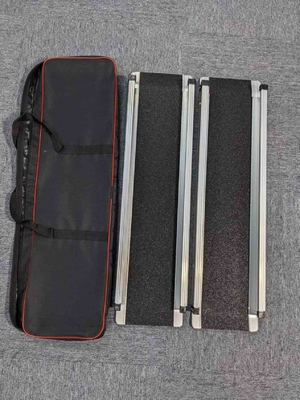 Zeitgenössischer Design-Stil Portable Klapp-Rollstuhl-Ramp mit Aluminium-Material