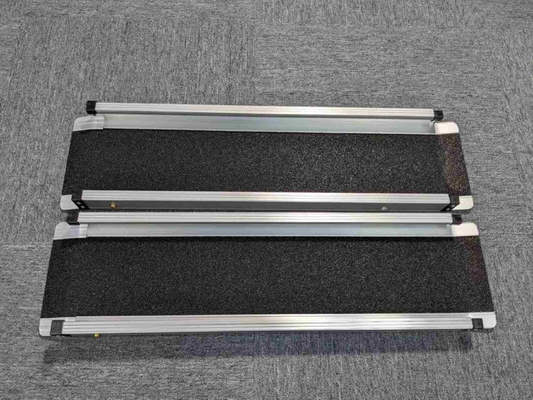 Zeitgenössischer Design-Stil Portable Klapp-Rollstuhl-Ramp mit Aluminium-Material