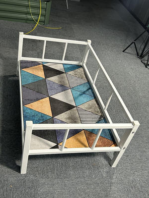 Goldene Pelze Bissbeständige Hundehütte Schmiedeeisen Klappbett für Katzenlager Erhöhtes Design