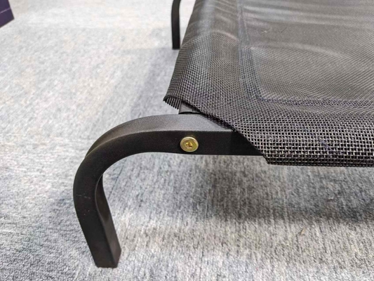 Pulverbeschichtetes Hochbett für Hunde mit atmungsaktivem Design und wasserdichtem Material